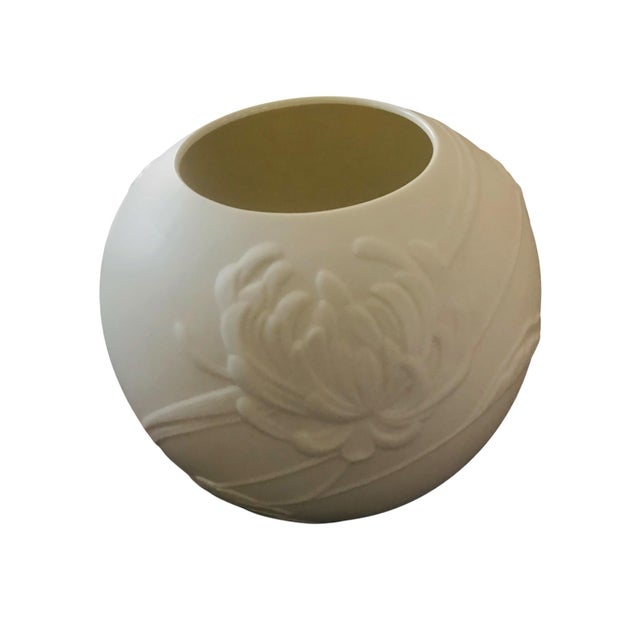 Gorham Vintage Gorham Fine China Bowl/Vase Done in Relief For Sale - Image 4 of 6