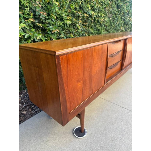 Brown Mid-Century Modern Teak Sideboard Credenza For Sale - Image 8 of 15