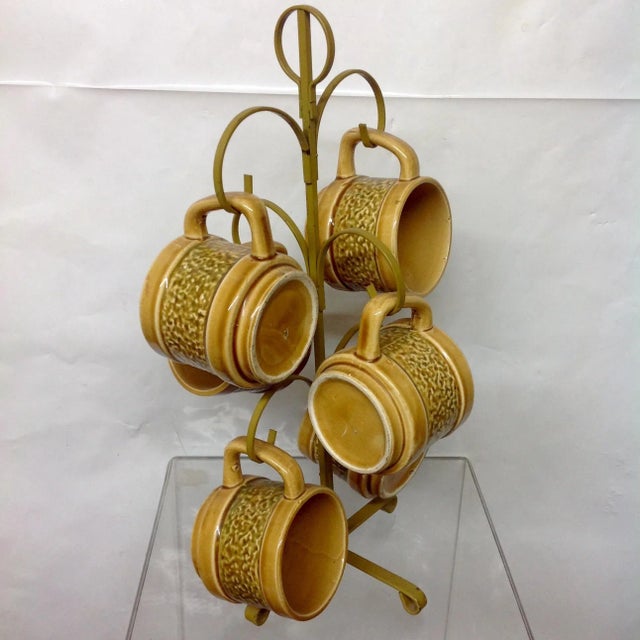 Offered is a mid century era set of 6 mugs with a convenient carrying caddy. We ALWAYS accept reasonable offers. Before...