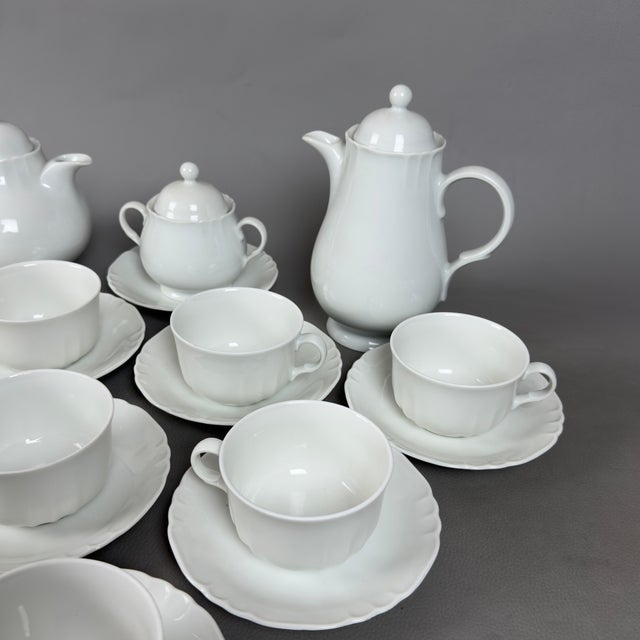White Porcelain Tea Set for Ten People by Richard Ginori, 1940s, Set of 23 For Sale - Image 3 of 11