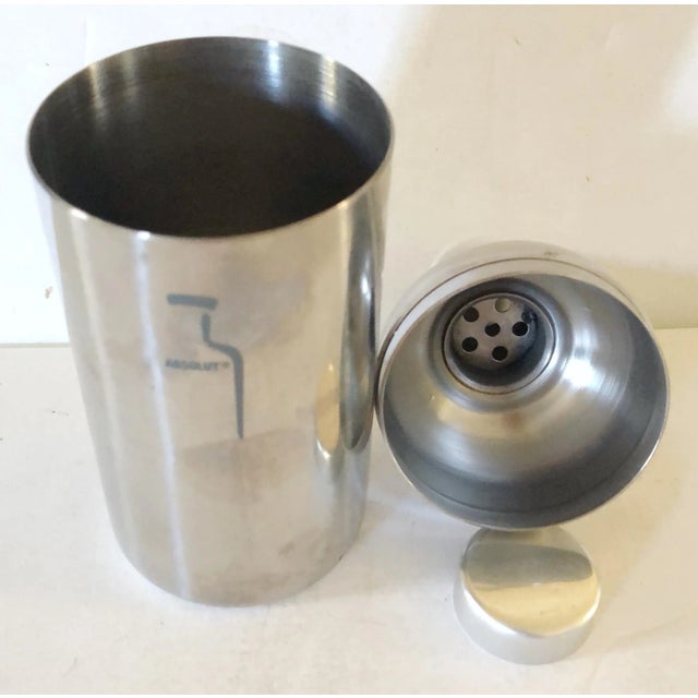 Perfect for that individual cocktail, this little shaker is fitted with a strainer in the top piece and seals tightly with...