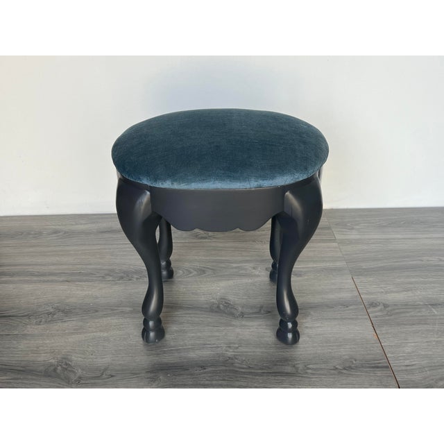 Hollywood Regency Late 20th Century Carved Wood Hoof-Foot Bench With Velvet Top For Sale - Image 3 of 4