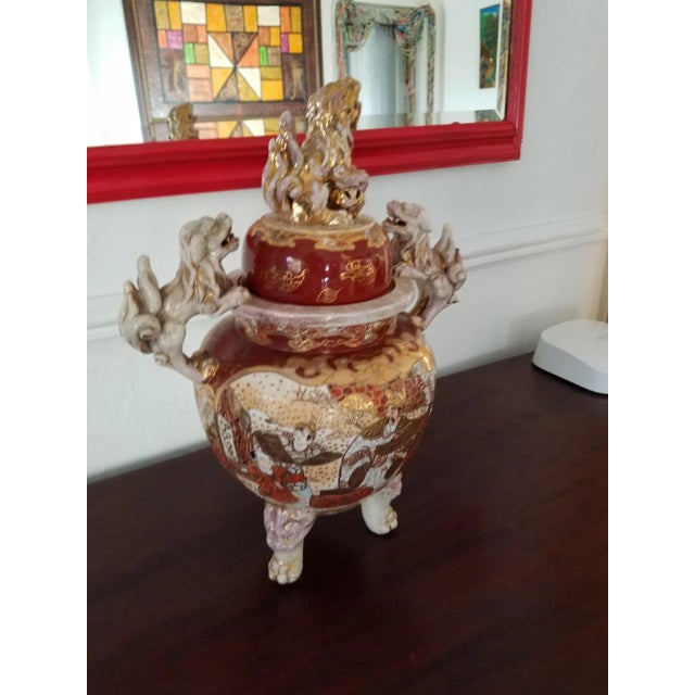 Antique Japanese Satsuma Covered Urn With Foo Dog Handles and Open-Mouth Foo Dog Lid For Sale - Image 4 of 10