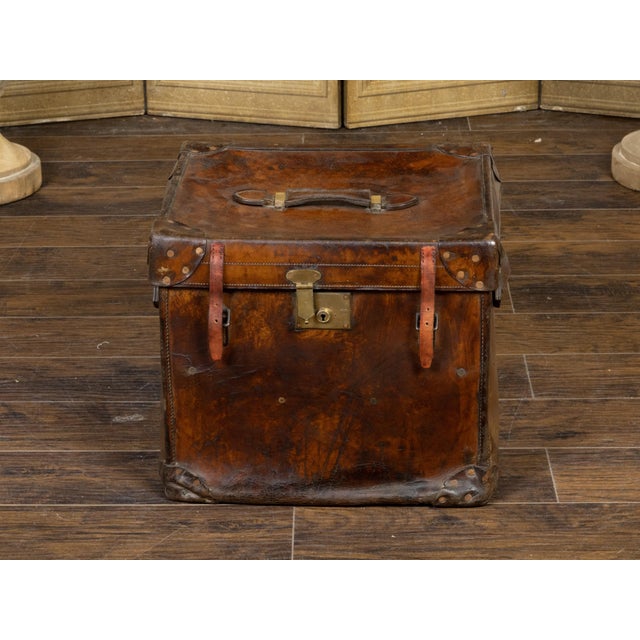 Late 19th Century English Victorian Period 1880s Leather Hide Hat Case with Removable Divider For Sale - Image 5 of 12