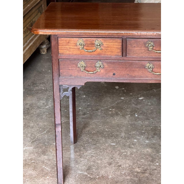 English 18th Century English Mahogany Side Table With Pierced Brackets For Sale - Image 3 of 11