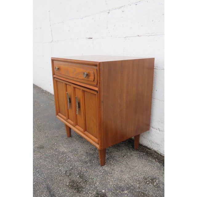 Mid-Century Modern Drexel Heritage Mid 20th Century Modern Nightstand Side End Bedside Table For Sale - Image 3 of 17