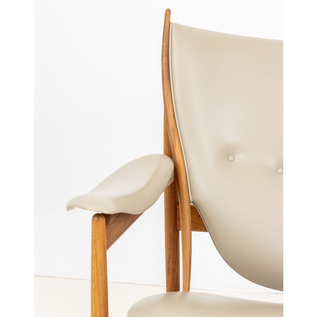 Mid-Century Modern Finn Juhl "Chieftain" Lounge Chair For Sale - Image 3 of 9