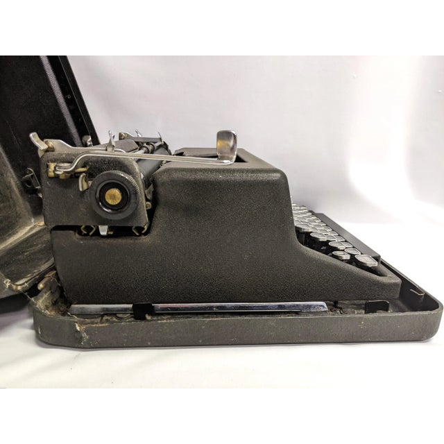 Mid-Century Modern 1948 Royal Quiet DeLuxe Typewriter For Sale - Image 3 of 12