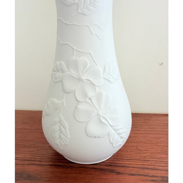 Mid-Century Modern German Vase in Biscuit Porcelain by M. Frey for AK Kaiser, 1970s For Sale - Image 3 of 10