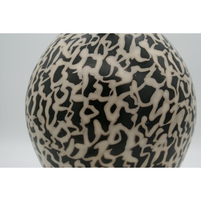 Late 20th Century Late 20th Century Black & Ivory Geometric Chulucanas Pottery Lamp – Handcrafted Peruvian Art Lg Tribal Vase For Sale - Image 5 of 9