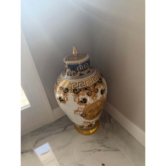 Versace Prestige Gala Deckelvase 76 cm Vase with lid 76 cm VERSACE Vase avec couv. 76cm Vaso con coper. 76cm Made in...