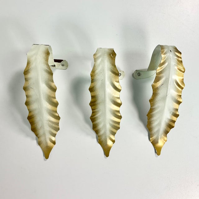1950s Vintage Italian Roman Neoclassical Gold Tipped Acanthus Leaf Tole Tiebacks - Set of 3. For Sale - Image 6 of 12