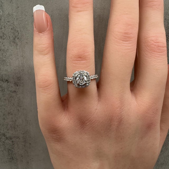 Early 21st Century Natural Diamond Engagement Ring in 14kt White Gold - 0.70ct Center, Appraised, Size 5.75 For Sale - Image 5 of 6