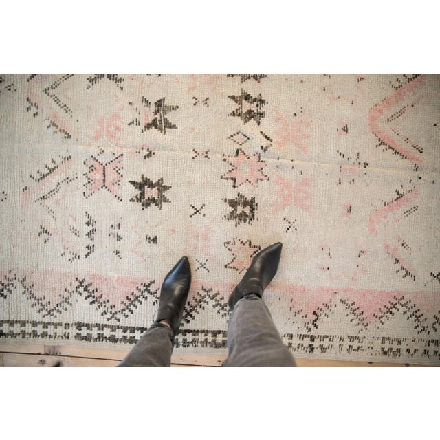 :: Covered field in starburst design elements and germinating plants. Wrapped by a thin serrated leaf field overlay and...