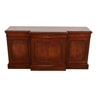 Late 20th Century Baker Furniture Historic Charleston Georgian Flame Mahogany Breakfront Sideboard or Bar Cabinet For Sale