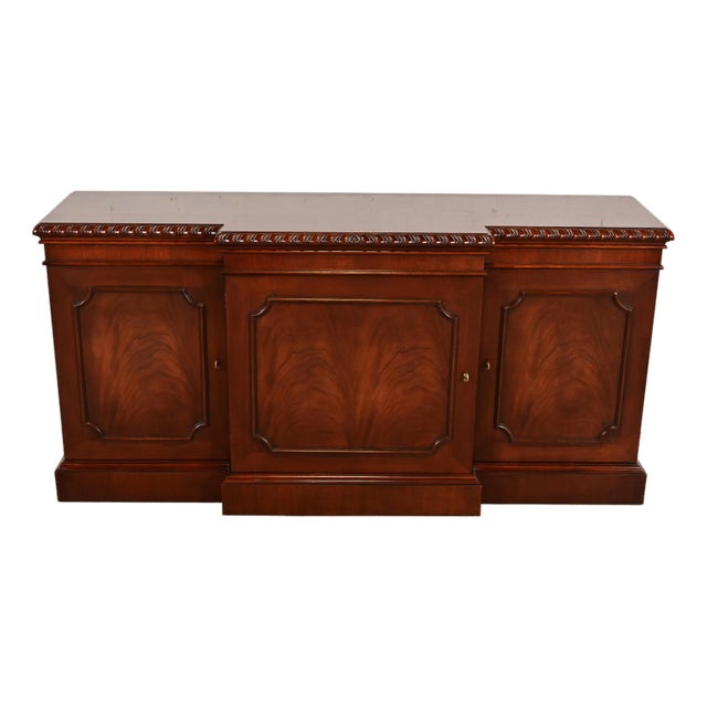 Late 20th Century Baker Furniture Historic Charleston Georgian Flame Mahogany Breakfront Sideboard or Bar Cabinet For Sale