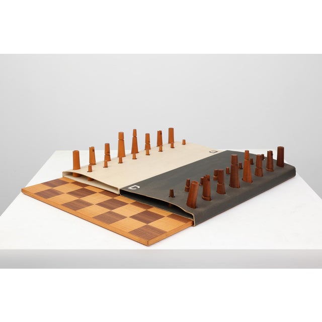 This iconic schaakspel (chess set) was designed by the influential Belgian architect‑designer Christophe Gevers...
