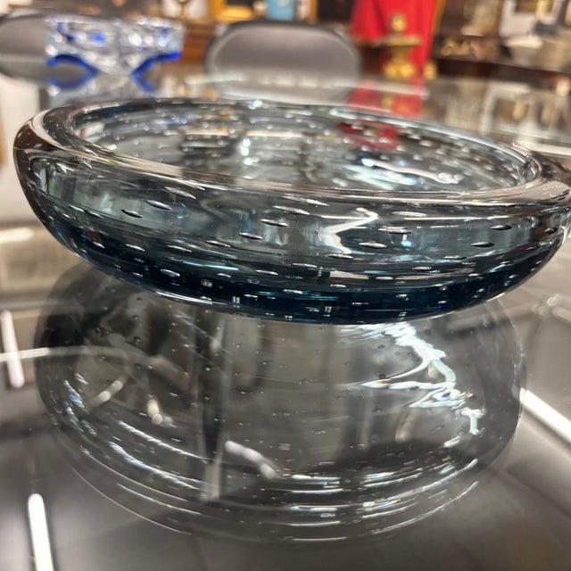 1960s Murano glass centerpiece with bubbles. Smoked black color, diameter 24 cm. Very good condition. This piece has an...
