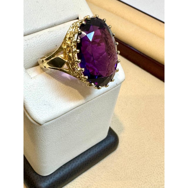 Contemporary 11 Carat Amethyst Cocktail Ring in 14 Karat Yellow Gold 7.2 GmSize 5.25 For Sale - Image 3 of 18