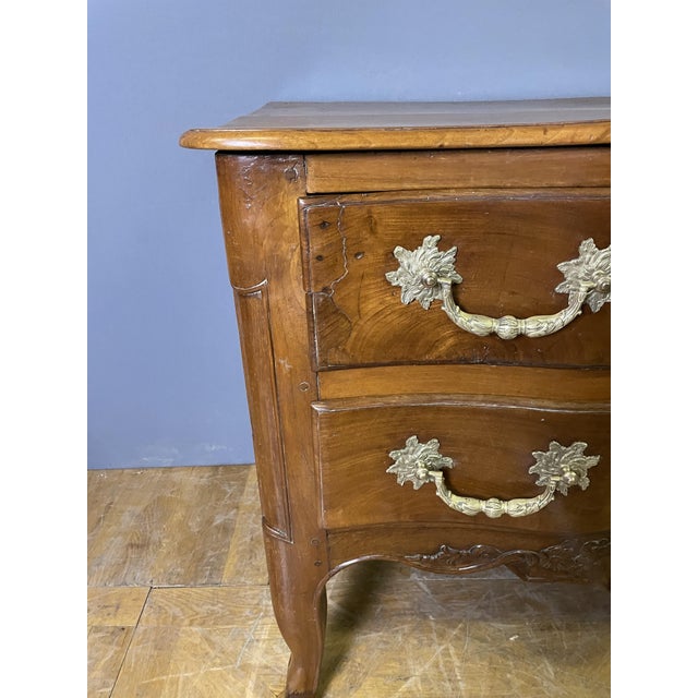 Louis XV Chest of Drawers in Walnut For Sale - Image 6 of 12