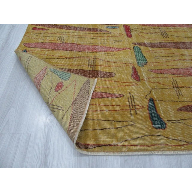 Mid 20th Century Vintage Turkish Art Deco Yellow Wool Rug - 4′10″ × 8′1″ For Sale - Image 5 of 6