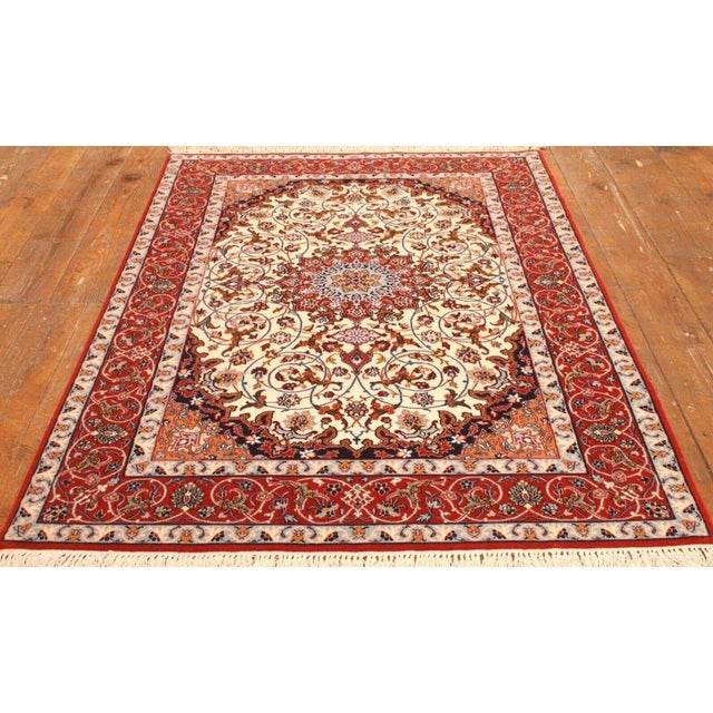Middle Eastern Rug in Wool For Sale - Image 9 of 11