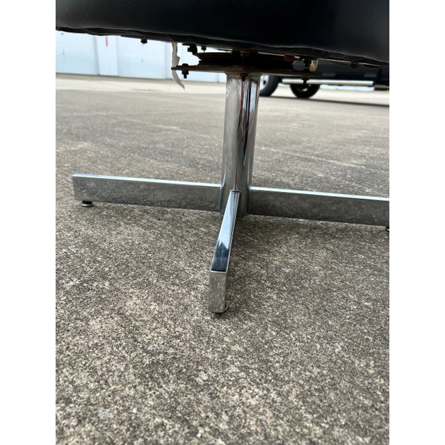 1950s Tufted Black Leather Swivel Chair for Davis Furniture For Sale - Image 14 of 17