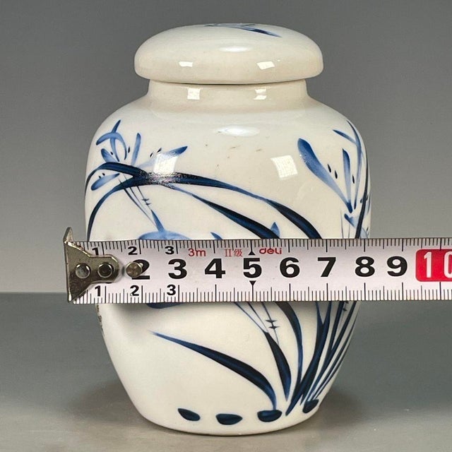 White Vintage Blue & White Porcelain Tea Jar With Lid – Orchid Motif & Calligraphy, "Wan Yu" Mark For Sale - Image 8 of 9