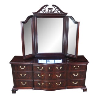Late 20th Century Thomasville Flame Mahogany Bow Front Dresser W Trifold Mirror & Jewelry Case For Sale