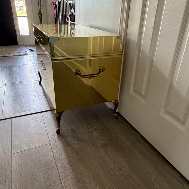 1970s Mid-Century Hollywood Regency Brass Campaign Trunk - Cedar Lined Blanket Chest For Sale - Image 5 of 11