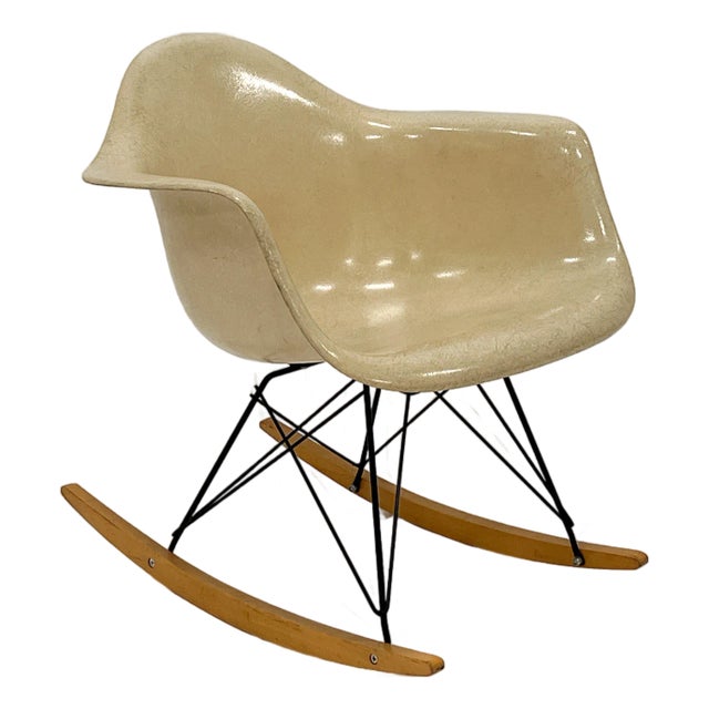 1960s Rocking Chair by Charles & Ray Eames for Herman Miller – Parchment Fiberglass For Sale