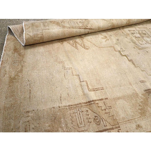 Galerie Shabab Collection Mid-20th Century Turkish Anatolian Gallery Rug For Sale - Image 10 of 10