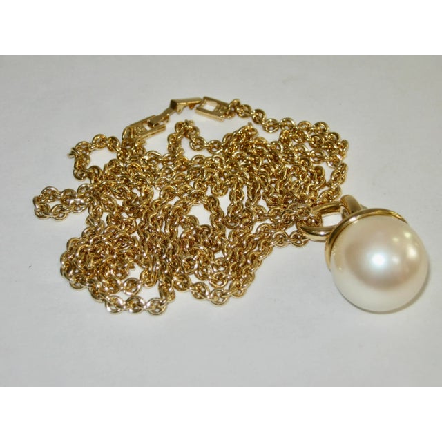 1980s 1980s Givenchy Gold Glass Pearl Enhancer Necklace For Sale - Image 5 of 5