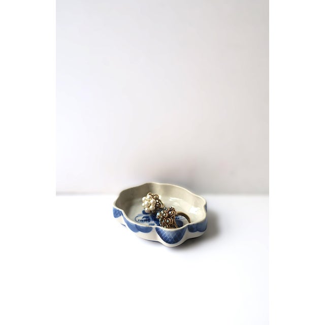 Mid 20th Century Blue and White Jewelry Dish For Sale - Image 5 of 10