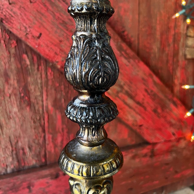 1960s Vintage Ornate Brass & Marble Table Lamp With Leaf Motif Base For Sale - Image 5 of 12