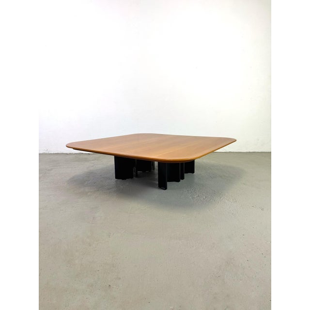 A beautiful 1970s coffee table, designed by Giovanni Offredi and produced by Saporiti Italia. The table features a rounded...