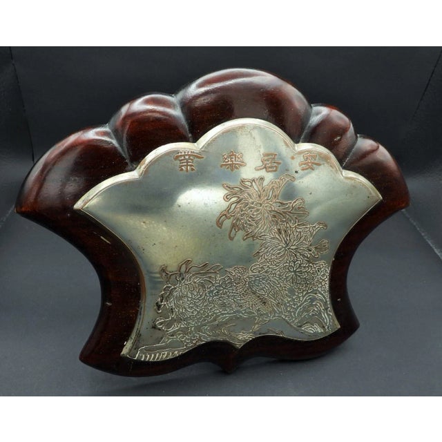 Wood Antique Japanese Fan Shaped Scholar's Silverplate Writer's Desk Inspiration Plaque 1900 Chrysanthemums and Birds For Sale - Image 7 of 7