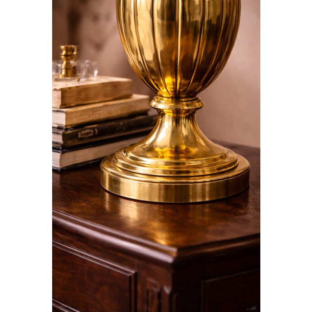 1960s Hollywood Regency Polished Brass Urn Table Lamp With Original Black Shade and Gold Interior For Sale - Image 4 of 7