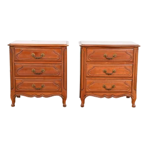 Davis Cabinet Co. French Provincial Louis XV Carved Cherry Wood Bedside Chests, Pair