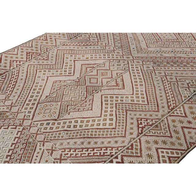 Rug & Kilim 1940s Vintage Zayane Moroccan Kilim in White & Brown Tribal Patterns by Rug & Kilim For Sale - Image 4 of 7