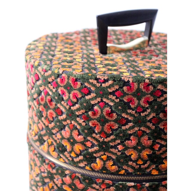 Black 1960s Carry-All by Munro Cut Velvet Jacquard Wig Case For Sale - Image 8 of 17