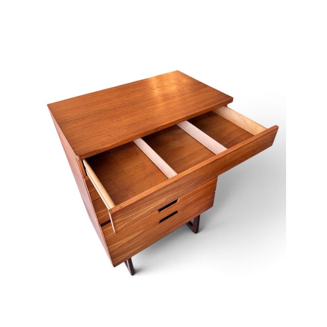 Mid-Century Modern Walnut and Afromosia Tallboy Gunther Hoffstead for Uniflex, 1960 For Sale - Image 3 of 11