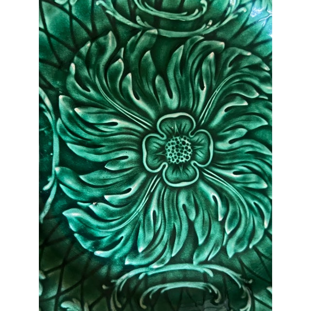 Ceramic Antique English Green Majolica Bread Basket and Wall Plates- Set of 3 For Sale - Image 7 of 16