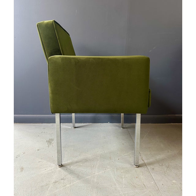 1970s 1970s Mid Century Armchair Upholstered in Green Velvet in the Style of Knoll For Sale - Image 5 of 8