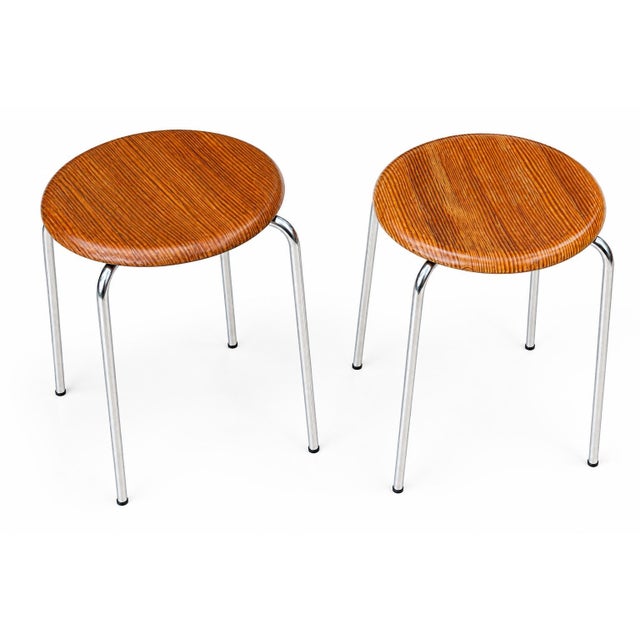 Mid-Century Modern Vintage Danish Dot 3170 Stools by Arne Jacobsen for Arne Jacobsen for Fritz Hansen, 1970s, Set of 2 For Sale - Image 3 of 3