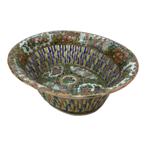 Late 19th Century Chinese Porcelain Rose Medallion Chestnut Bowl