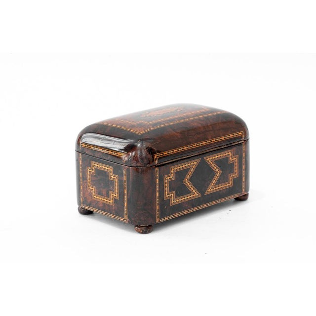 Art Deco Jewelry Box in Nut Wood and Maple, 1920s For Sale - Image 6 of 10
