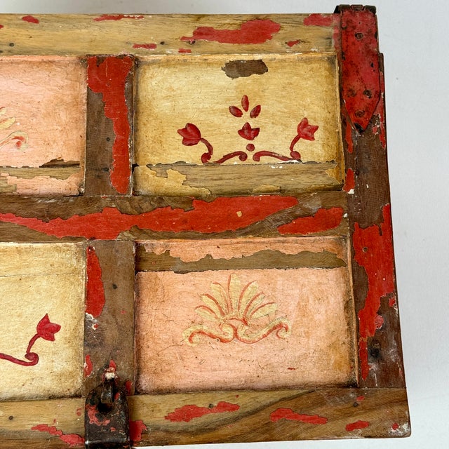 Antique Primitive Folk Art Distressed Keepsake Box in Circus Like Color Motif & Floral Painting For Sale In New York - Image 6 of 13