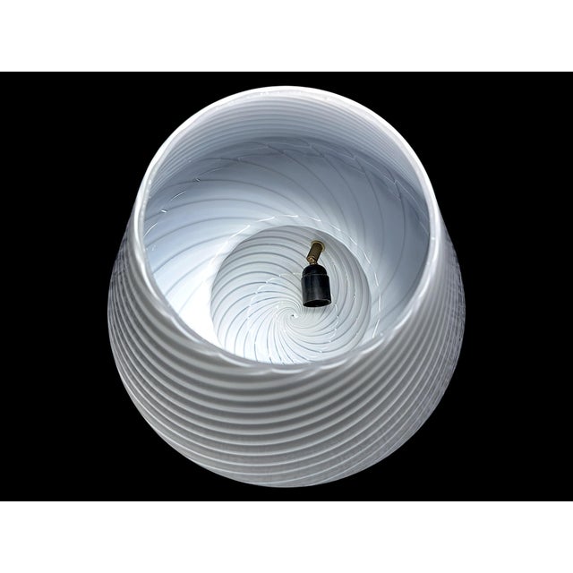 Mid-Century Modern Swirl Murano Glass Mushroom Table Lamp from Manifattura Di Murano, 1970s For Sale - Image 3 of 10
