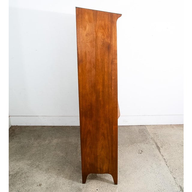 Drexel 1960s Mid Century Modern China Cabinet Profile Drexel John Van Koert MCM Hutch Glass M For Sale - Image 4 of 12